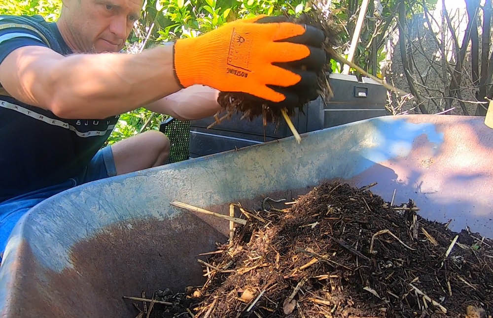 Jardinage - Le compost, faut-il le faire en tas ou en bac ?, Particuliers, Agir pour la transition écologique